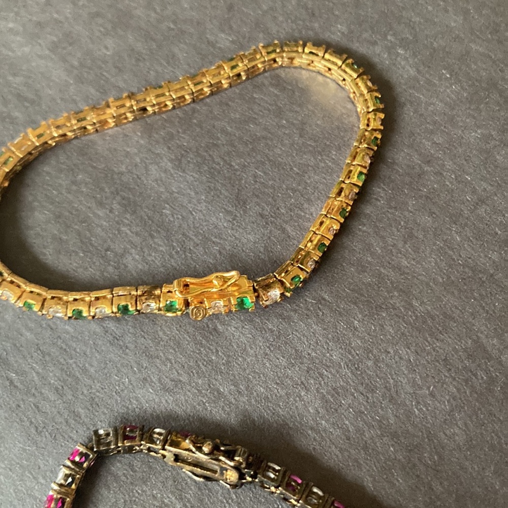 2 bracelets - Picture 2 of 7